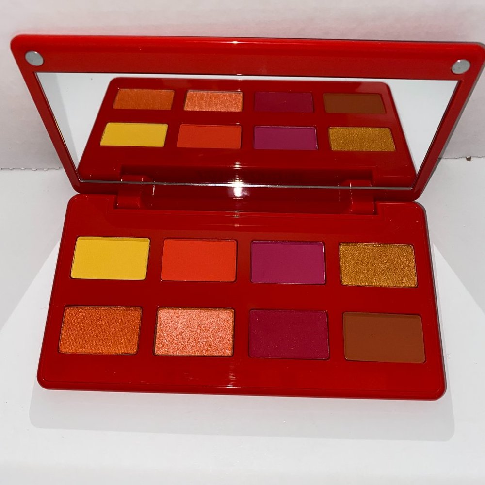 🌸CALIENTE Artist Couture Eyeshadow Palette